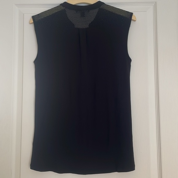 Cable & Gauge sleeveless top - Picture 2 of 6